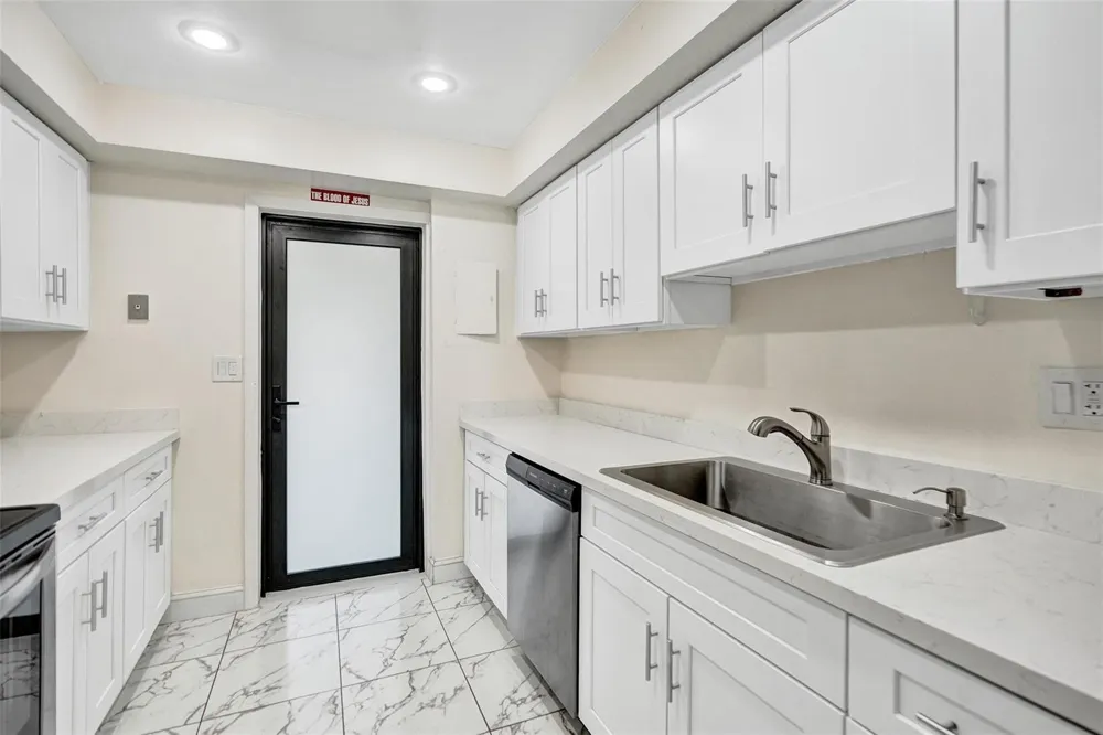 3541 NW 95th Terrace #202 Sunrise, FL 33351