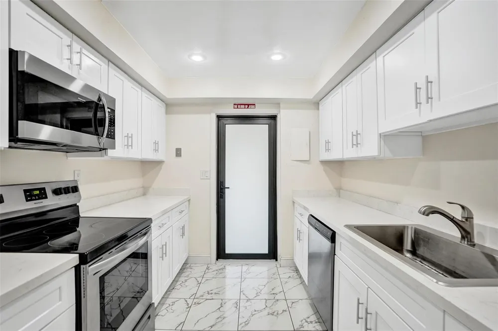 3541 NW 95th Terrace #202 Sunrise, FL 33351