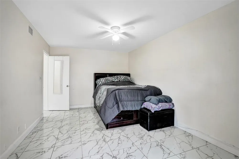 3541 NW 95th Terrace #202 Sunrise, FL 33351