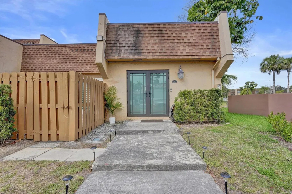 3541 NW 95th Terrace #202 Sunrise, FL 33351
