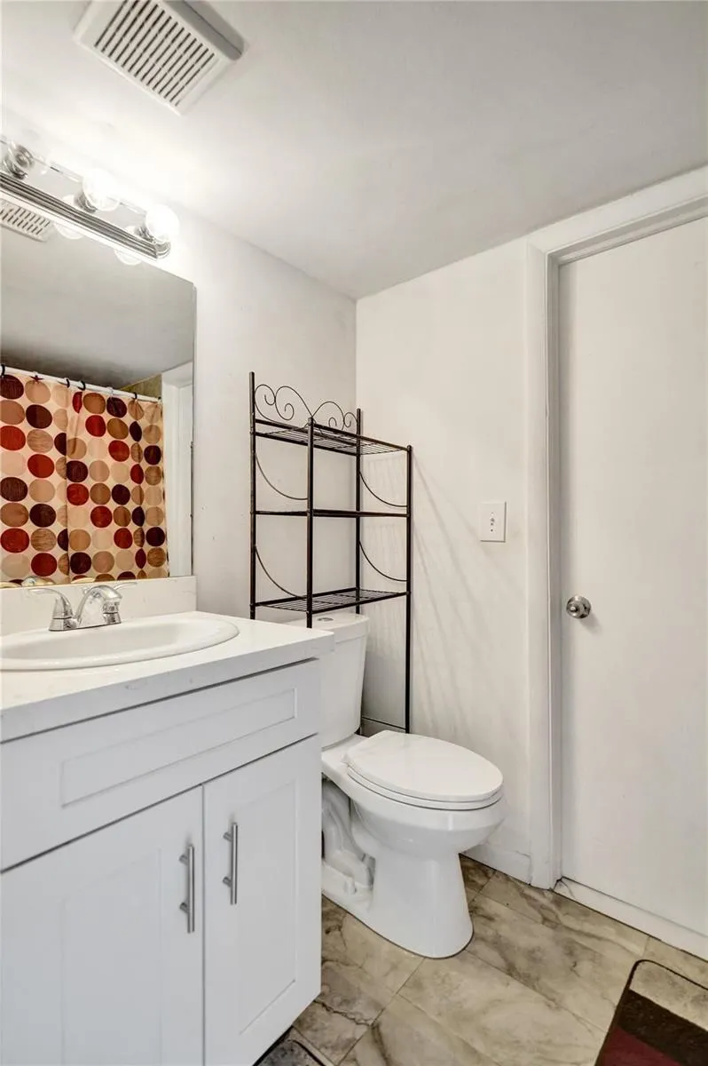 3541 NW 95th Terrace #202 Sunrise, FL 33351