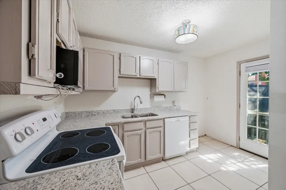 814 Rock Creek Drive Euless, TX 76039