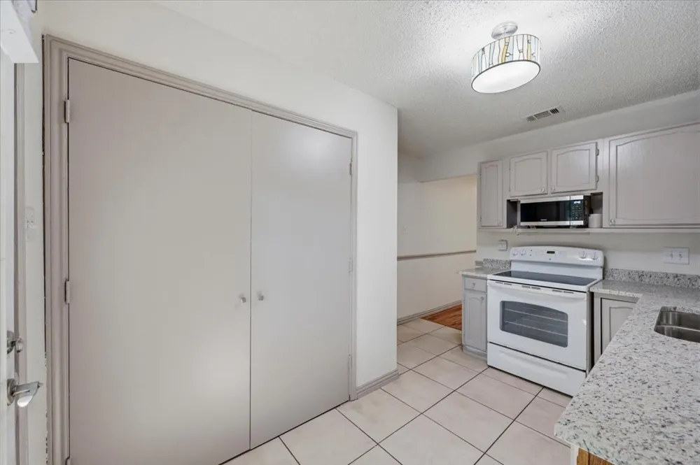 814 Rock Creek Drive Euless, TX 76039