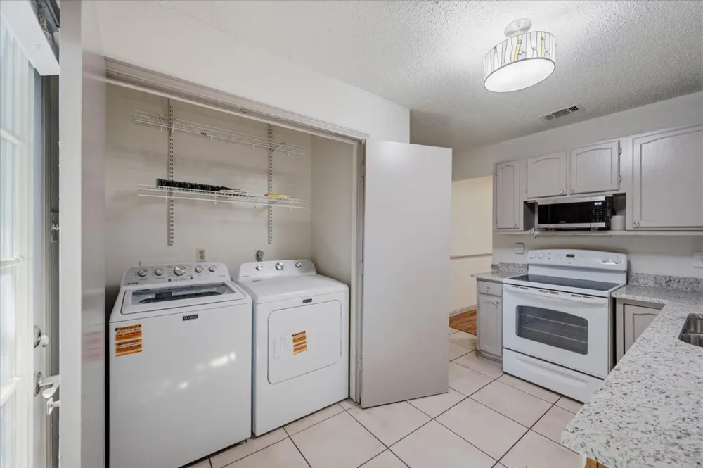 814 Rock Creek Drive Euless, TX 76039