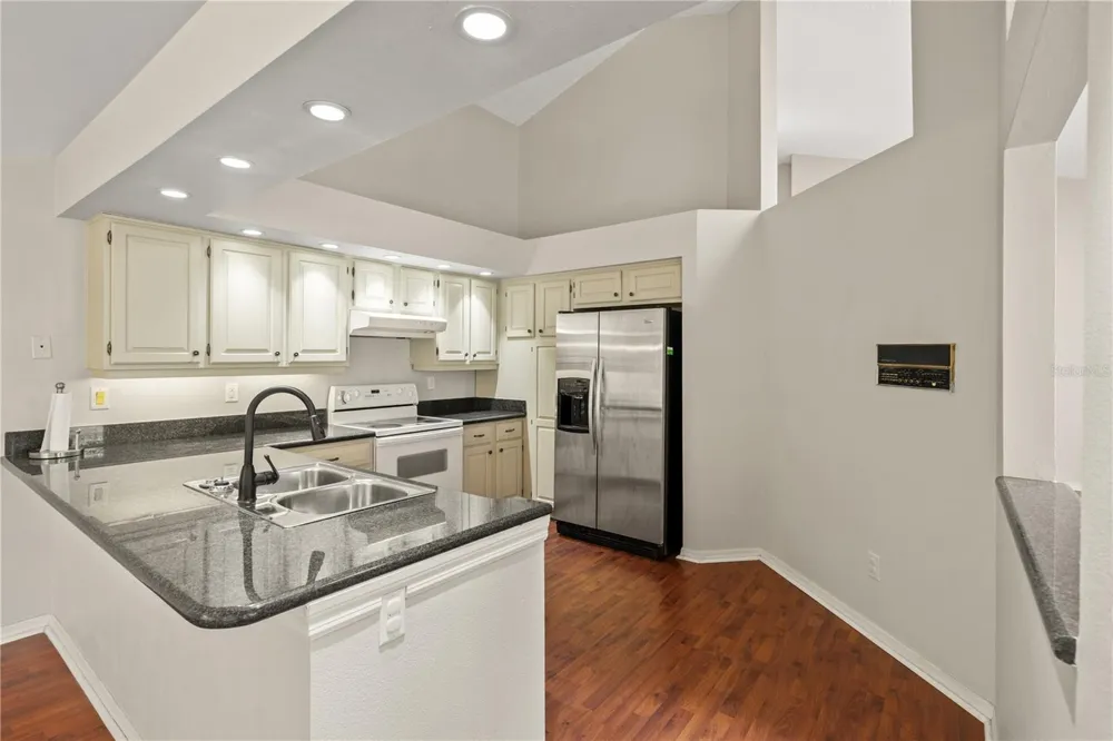 6005 FAIRWAY PALMS COURT Tampa, FL 33647