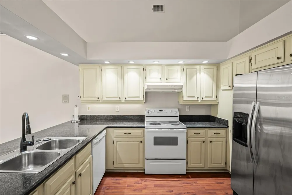 6005 FAIRWAY PALMS COURT Tampa, FL 33647