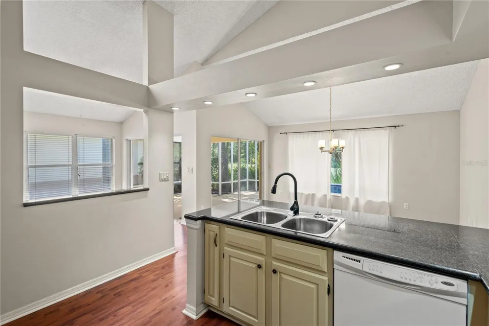 6005 FAIRWAY PALMS COURT Tampa, FL 33647
