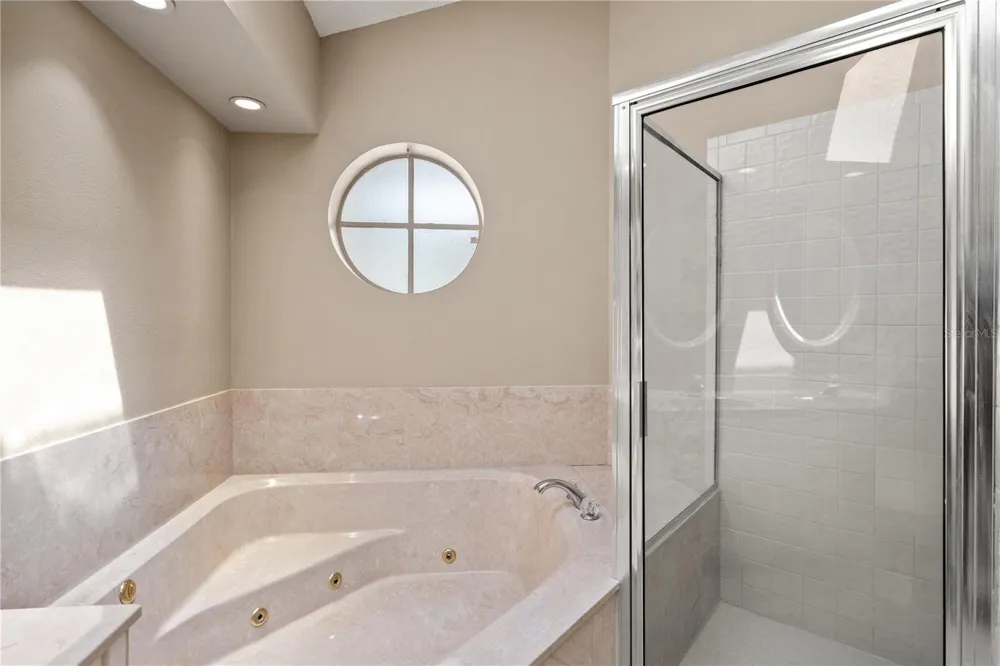 6005 FAIRWAY PALMS COURT Tampa, FL 33647
