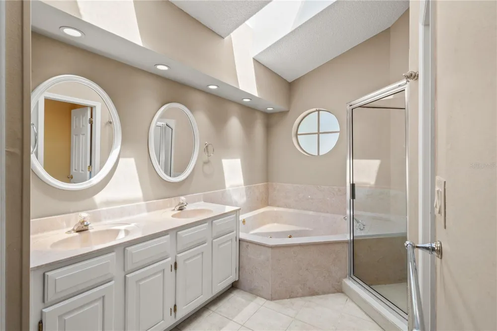 6005 FAIRWAY PALMS COURT Tampa, FL 33647