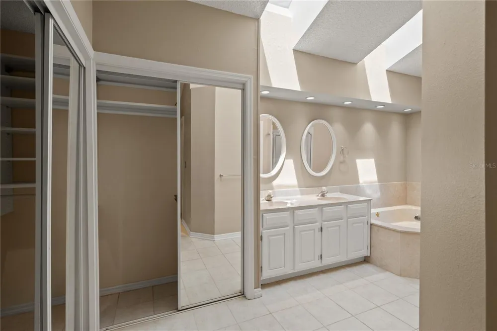 6005 FAIRWAY PALMS COURT Tampa, FL 33647