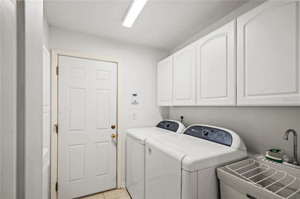 6005 FAIRWAY PALMS COURT Tampa, FL 33647