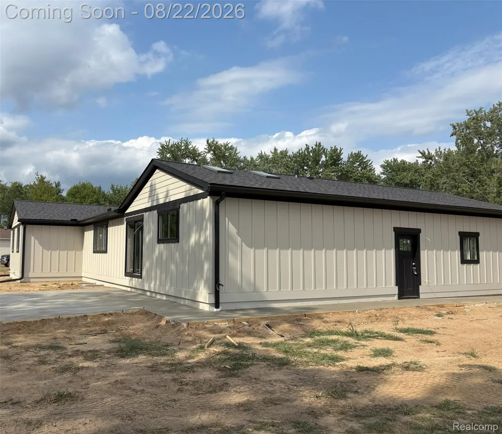 6119 Ashland Street Commerce Charter Township, MI 48382