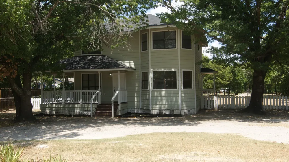207 Spring Branch Drive Red Oak, TX 75154