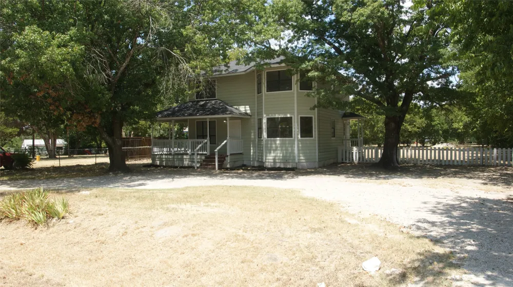 207 Spring Branch Drive Red Oak, TX 75154
