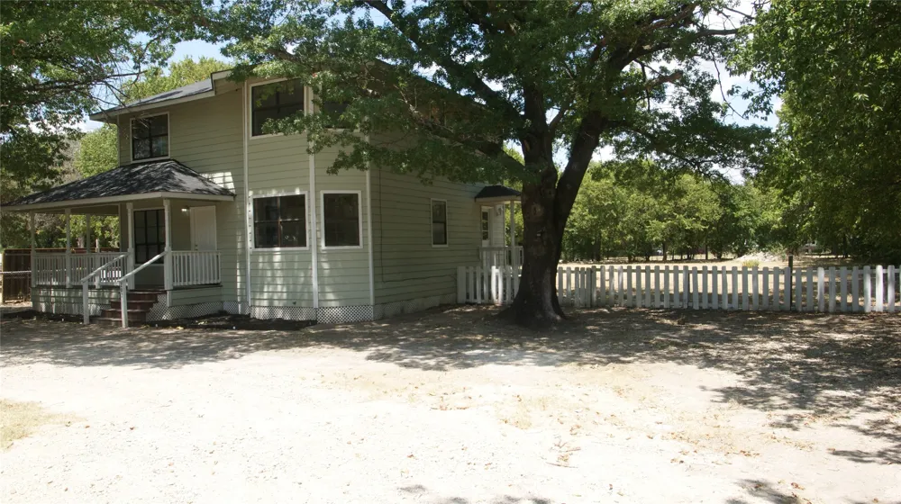 207 Spring Branch Drive Red Oak, TX 75154