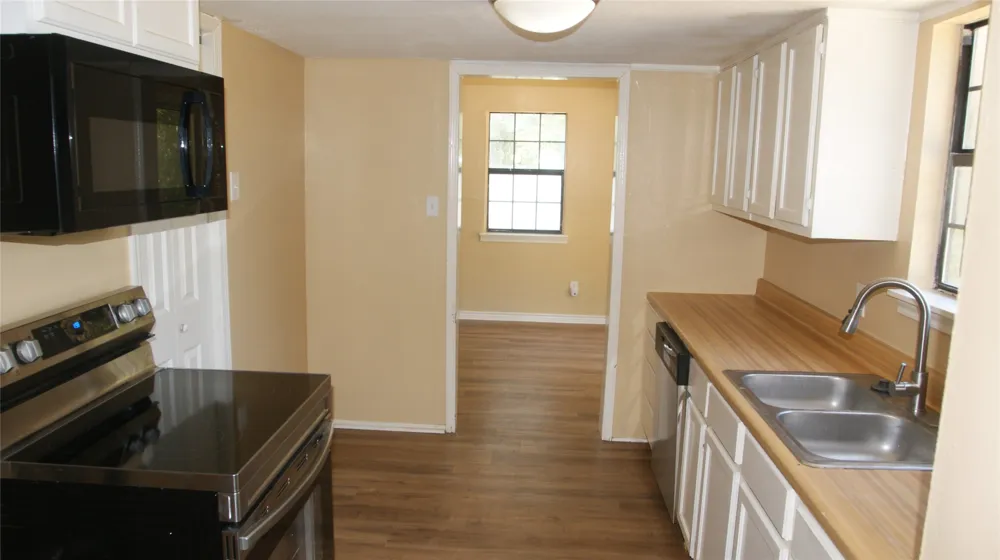 207 Spring Branch Drive Red Oak, TX 75154
