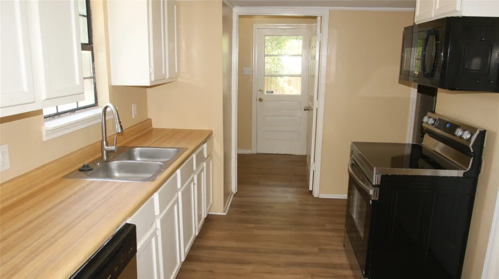 207 Spring Branch Drive Red Oak, TX 75154