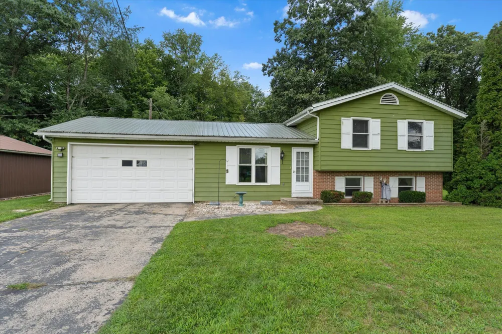 19070 State Line Road Edwardsburg, MI 49112