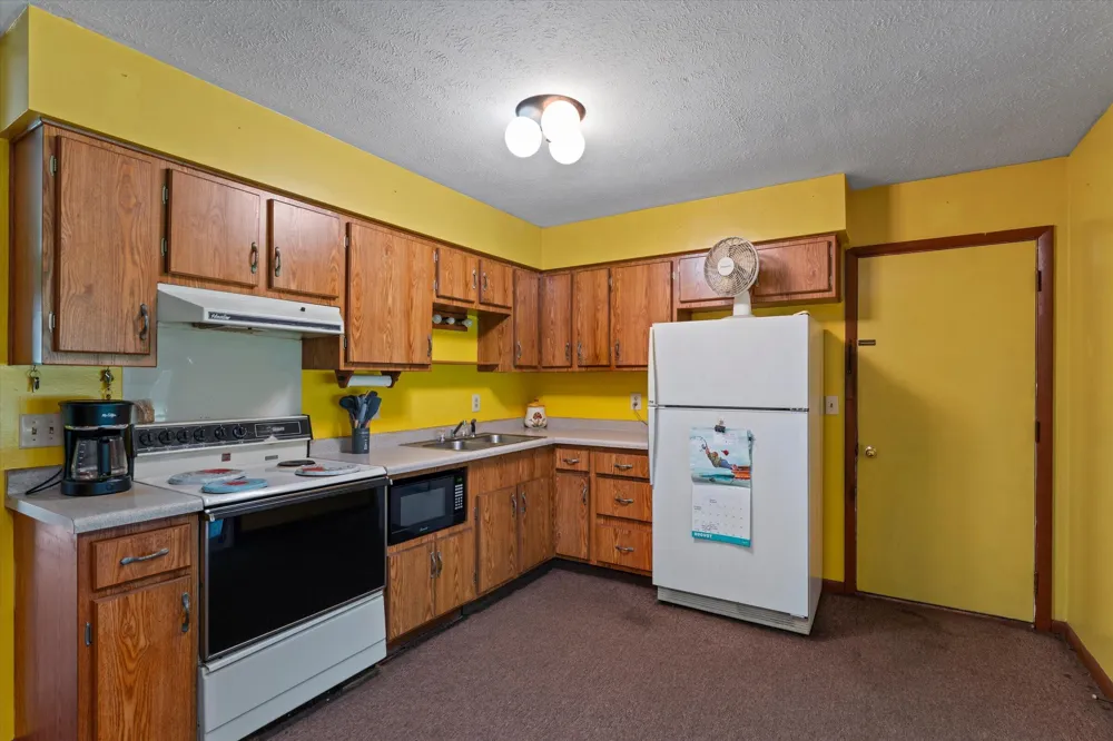 19070 State Line Road Edwardsburg, MI 49112