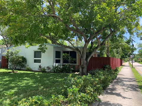1500 NW 5TH AVENUE #W