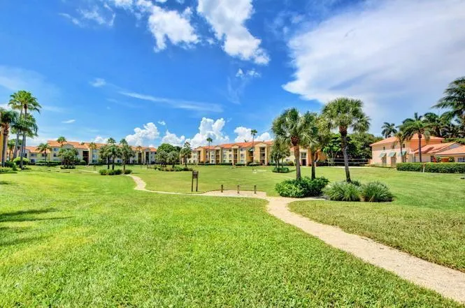 135 YACHT CLUB WAY #305 Hypoluxo, FL 33462
