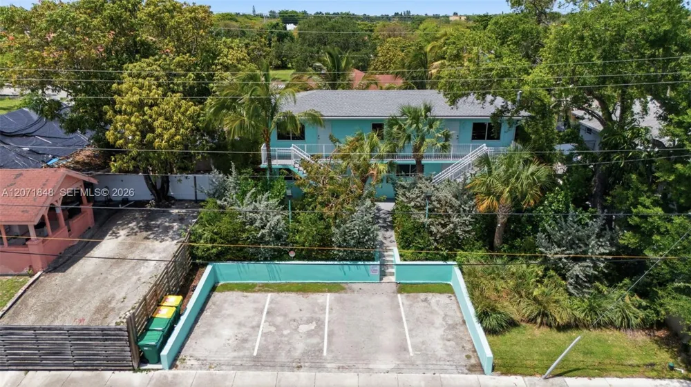 127 NW 74th St #2 Miami, FL 33150