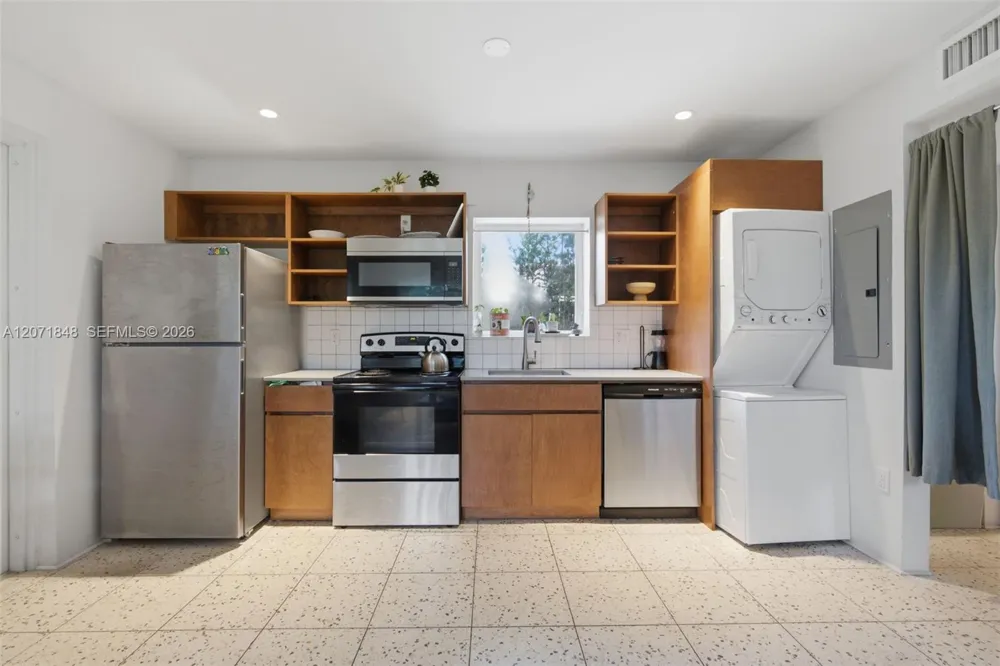 127 NW 74th St #2 Miami, FL 33150