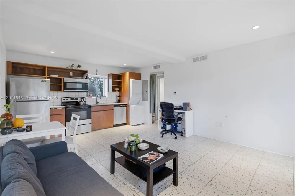 127 NW 74th St #2 Miami, FL 33150