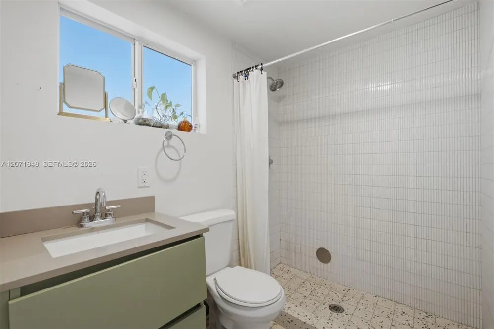 127 NW 74th St #2 Miami, FL 33150