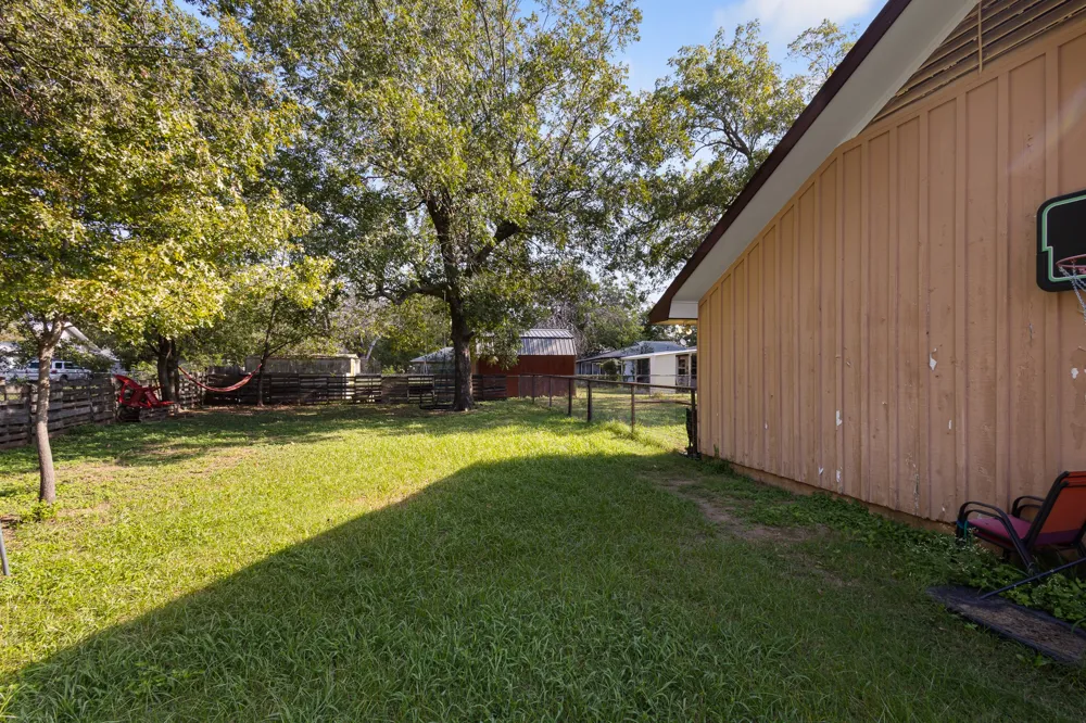 301 W Nelson Street Bowie, TX 76230