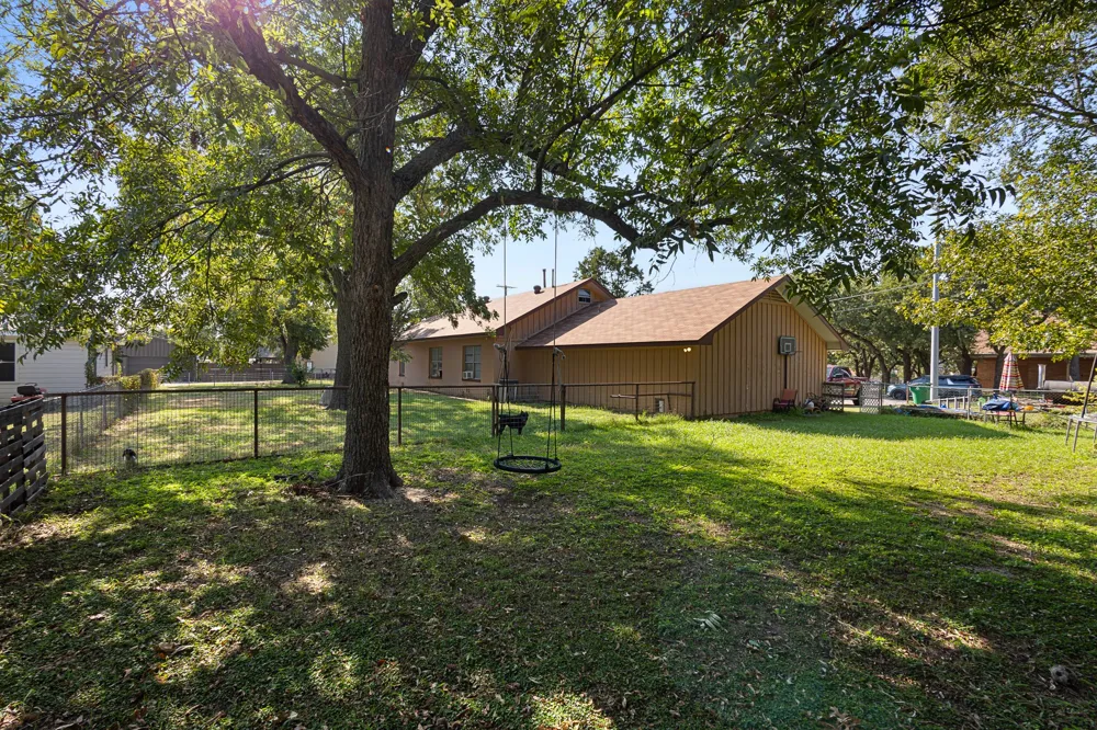 301 W Nelson Street Bowie, TX 76230