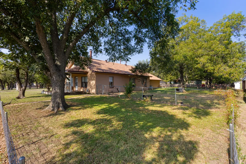 301 W Nelson Street Bowie, TX 76230