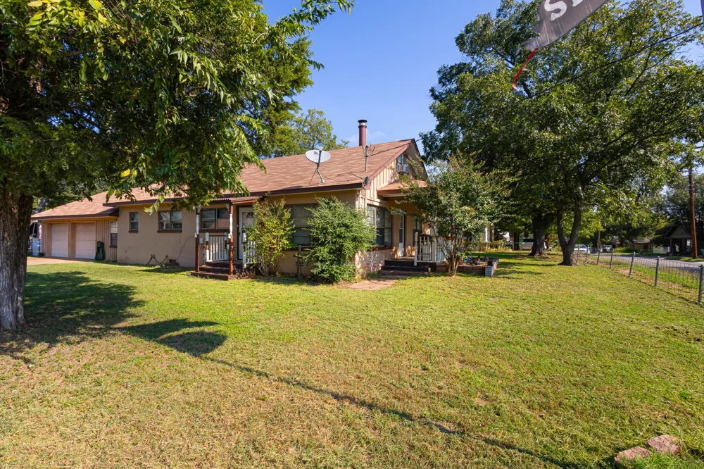 301 W Nelson Street Bowie, TX 76230