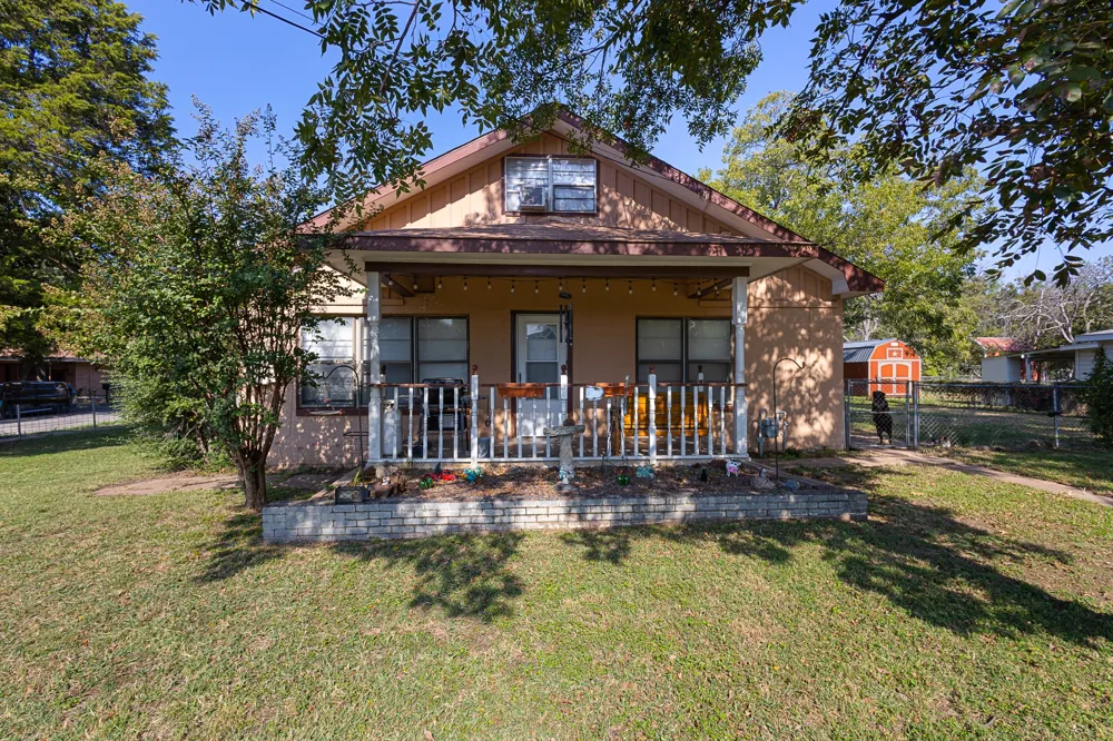 301 W Nelson Street Bowie, TX 76230