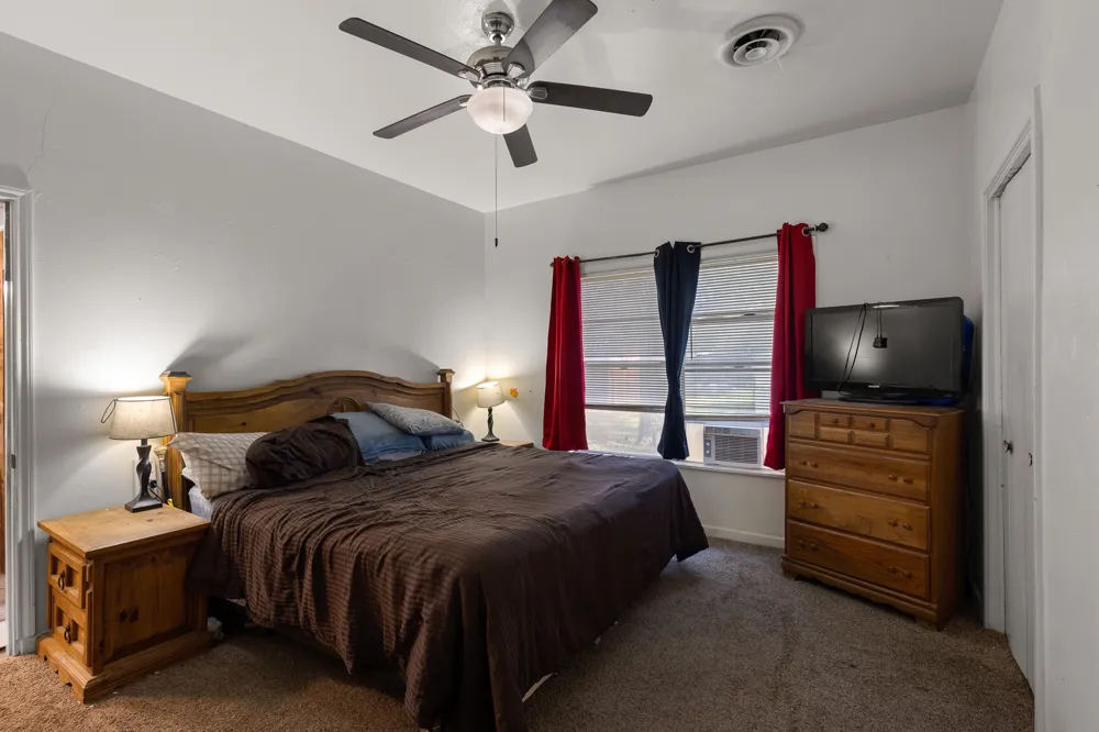 301 W Nelson Street Bowie, TX 76230