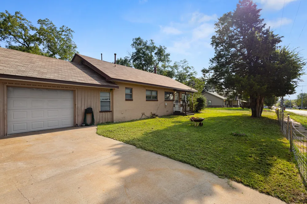 301 W Nelson Street Bowie, TX 76230