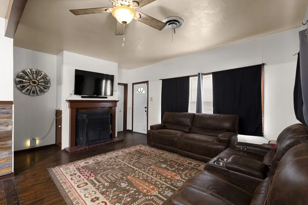 301 W Nelson Street Bowie, TX 76230