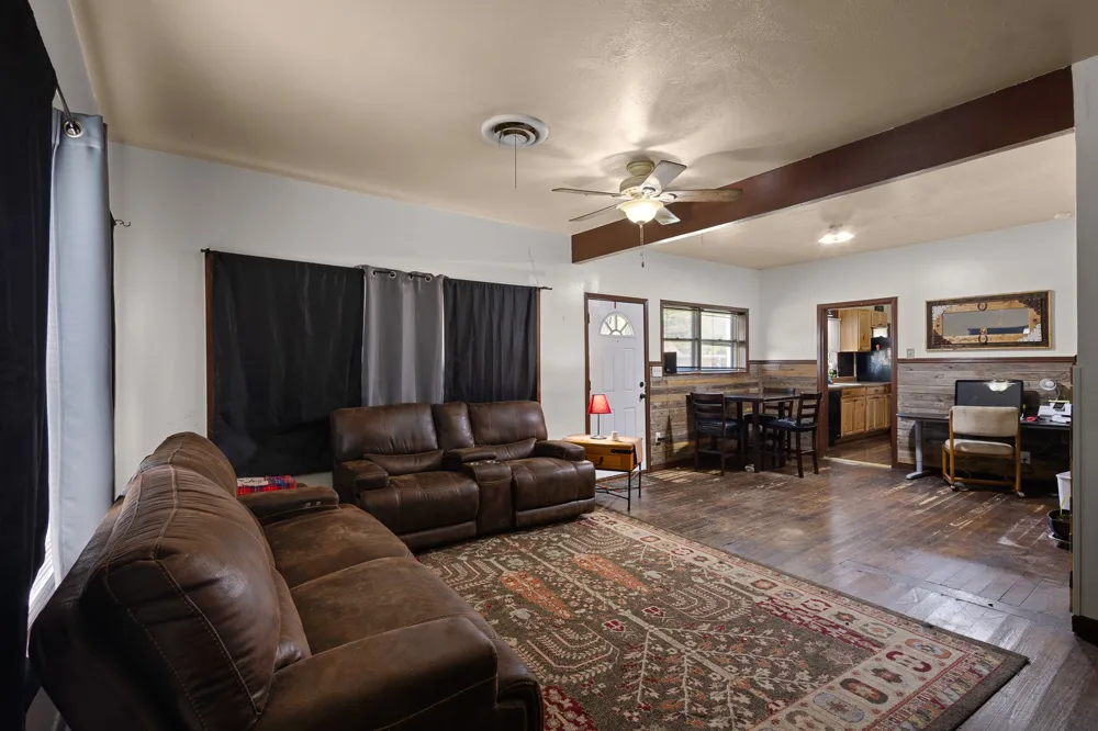 301 W Nelson Street Bowie, TX 76230