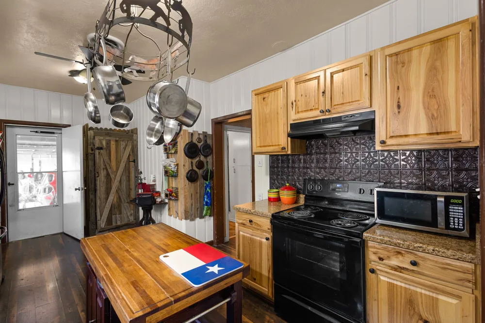 301 W Nelson Street Bowie, TX 76230