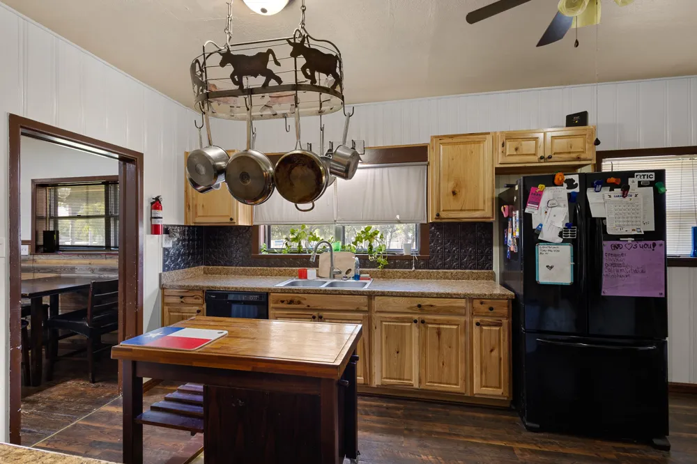301 W Nelson Street Bowie, TX 76230