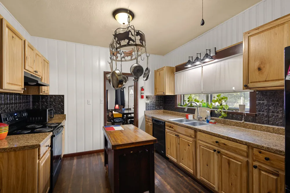 301 W Nelson Street Bowie, TX 76230