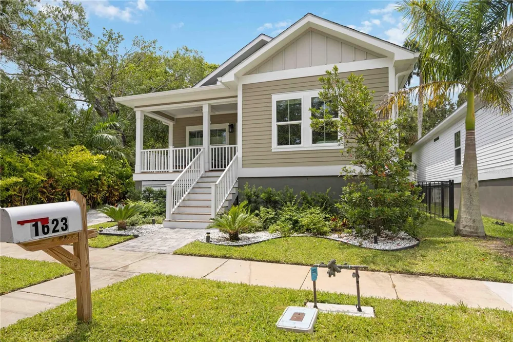 1623 8TH AVENUE W Bradenton, FL 34205