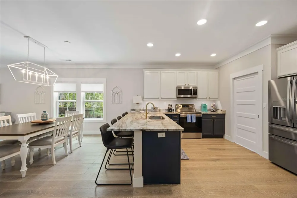 1623 8TH AVENUE W Bradenton, FL 34205