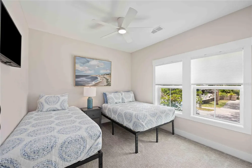 1623 8TH AVENUE W Bradenton, FL 34205