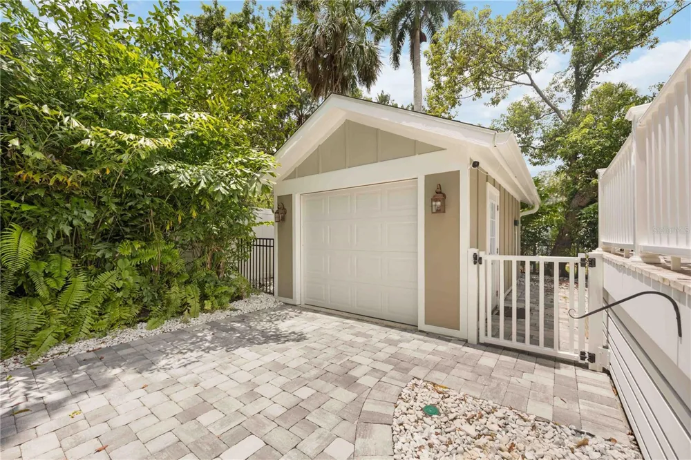 1623 8TH AVENUE W Bradenton, FL 34205