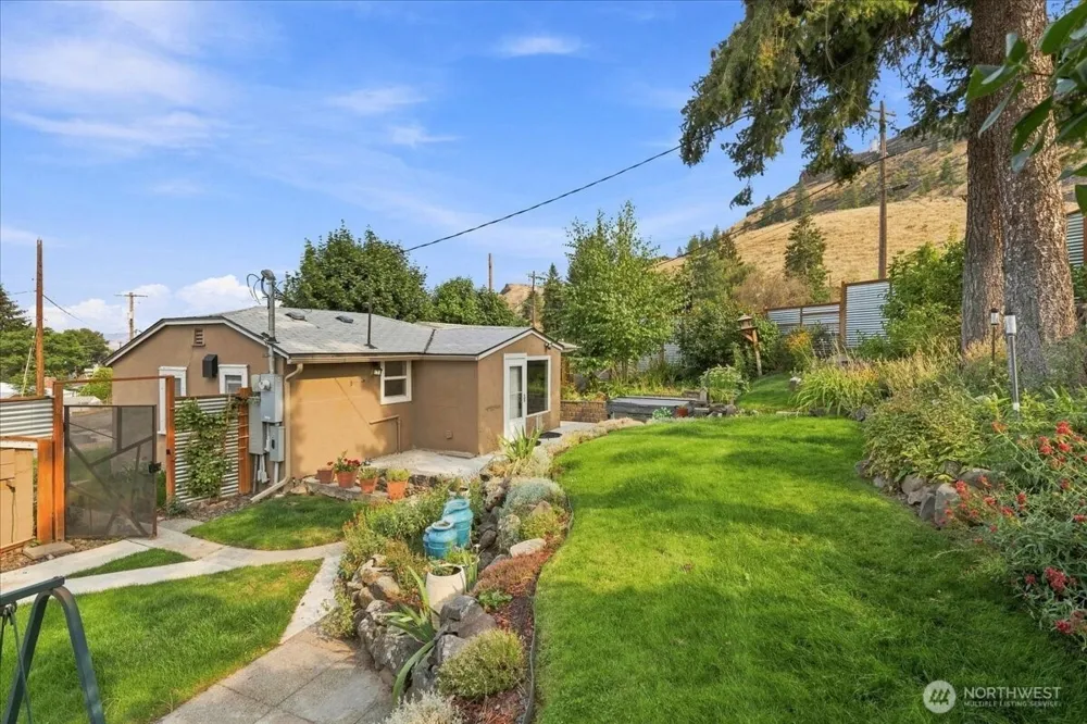 810 Spokane Way Grand Coulee, WA 99133