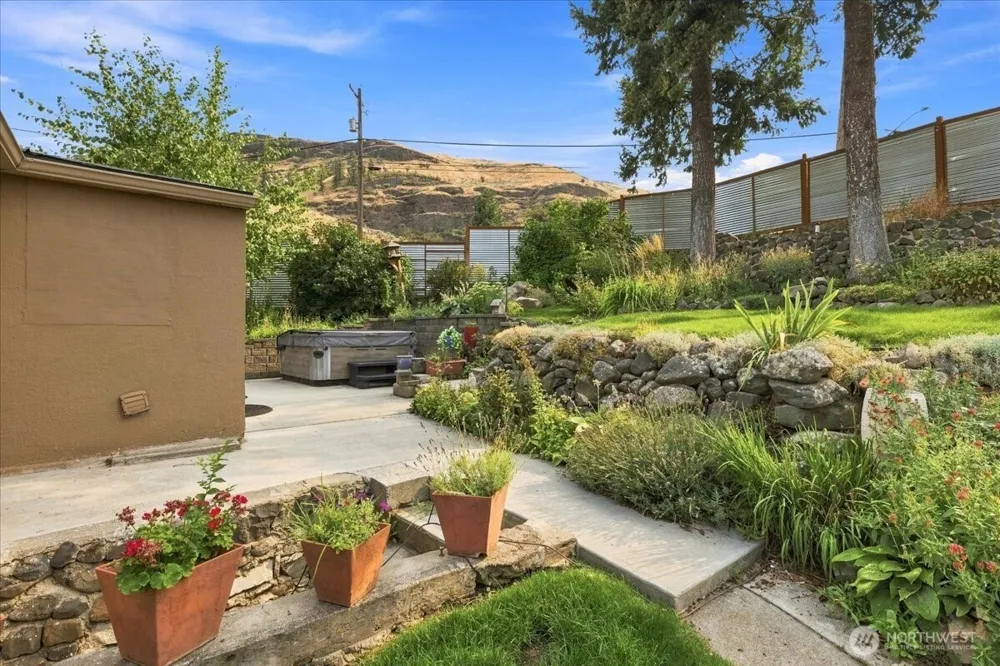 810 Spokane Way Grand Coulee, WA 99133