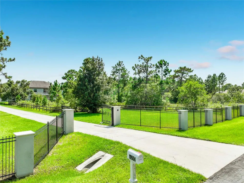 19504 ROBERTSON STREET Orlando, FL 32833