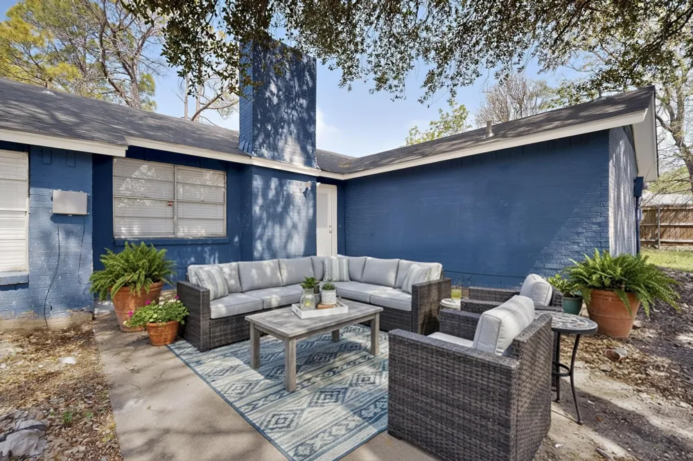 400 Casa Bello Court Irving, TX 75062