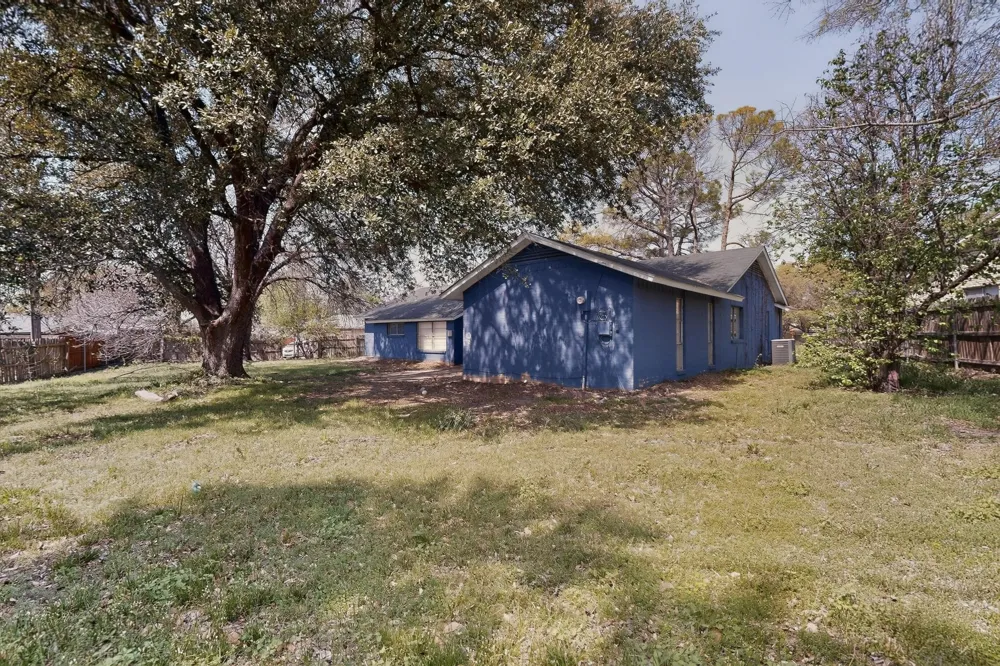 400 Casa Bello Court Irving, TX 75062